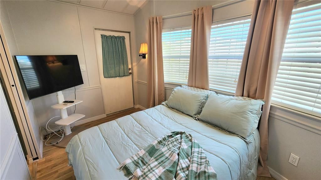 For Sale: $119,900 (2 beds, 1 baths, 670 Square Feet)