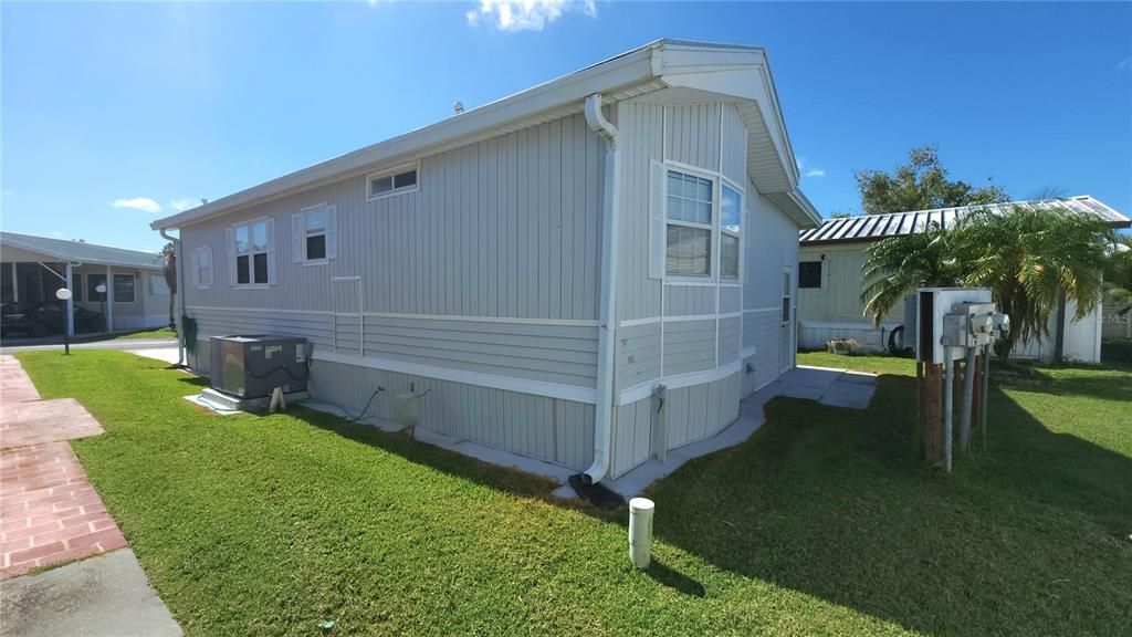 For Sale: $119,900 (2 beds, 1 baths, 670 Square Feet)