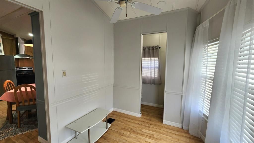 For Sale: $119,900 (2 beds, 1 baths, 670 Square Feet)