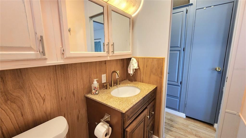 For Sale: $119,900 (2 beds, 1 baths, 670 Square Feet)