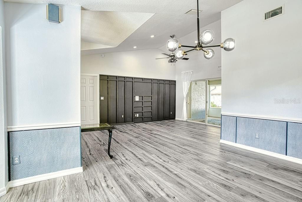 For Sale: $569,000 (3 beds, 2 baths, 1688 Square Feet)