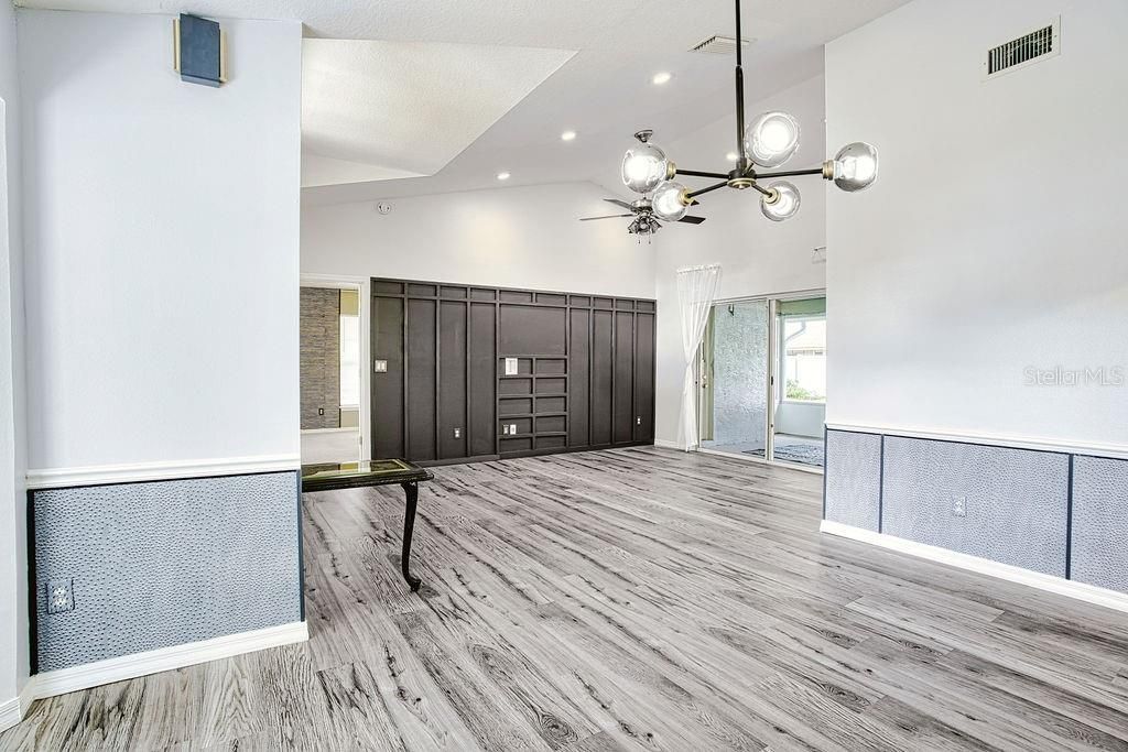 For Sale: $569,000 (3 beds, 2 baths, 1688 Square Feet)