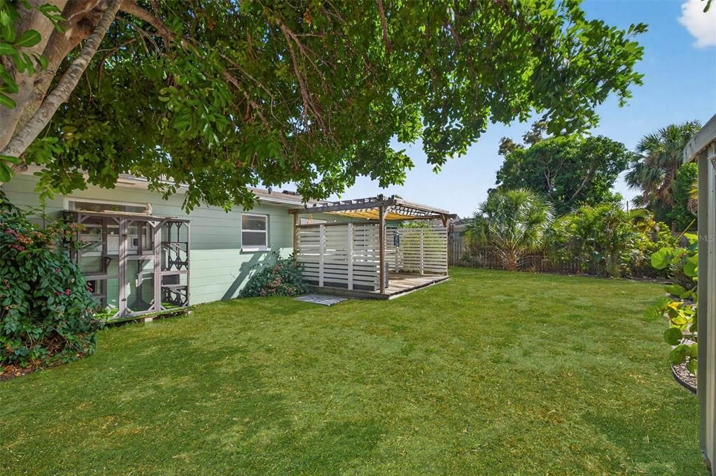 合同活跃: $350,000 (2 贝兹, 2 浴室, 1041 平方英尺)