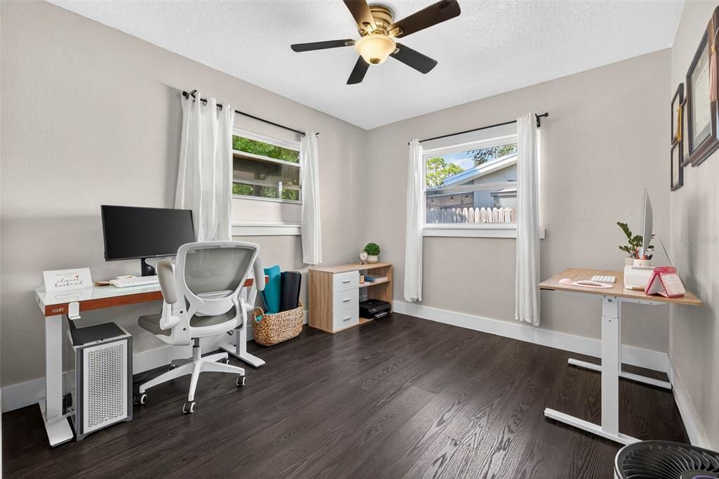 合同活跃: $350,000 (2 贝兹, 2 浴室, 1041 平方英尺)