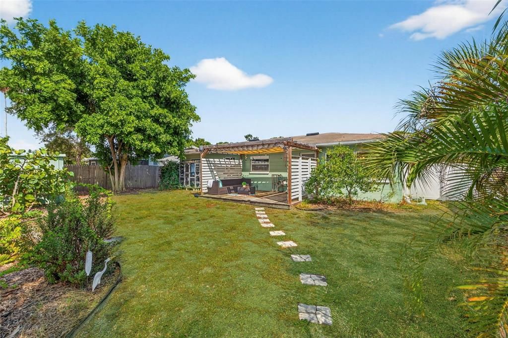 合同活跃: $350,000 (2 贝兹, 2 浴室, 1041 平方英尺)