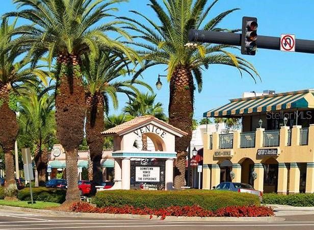 Active With Contract: $475,000 (3 beds, 2 baths, 1984 Square Feet)