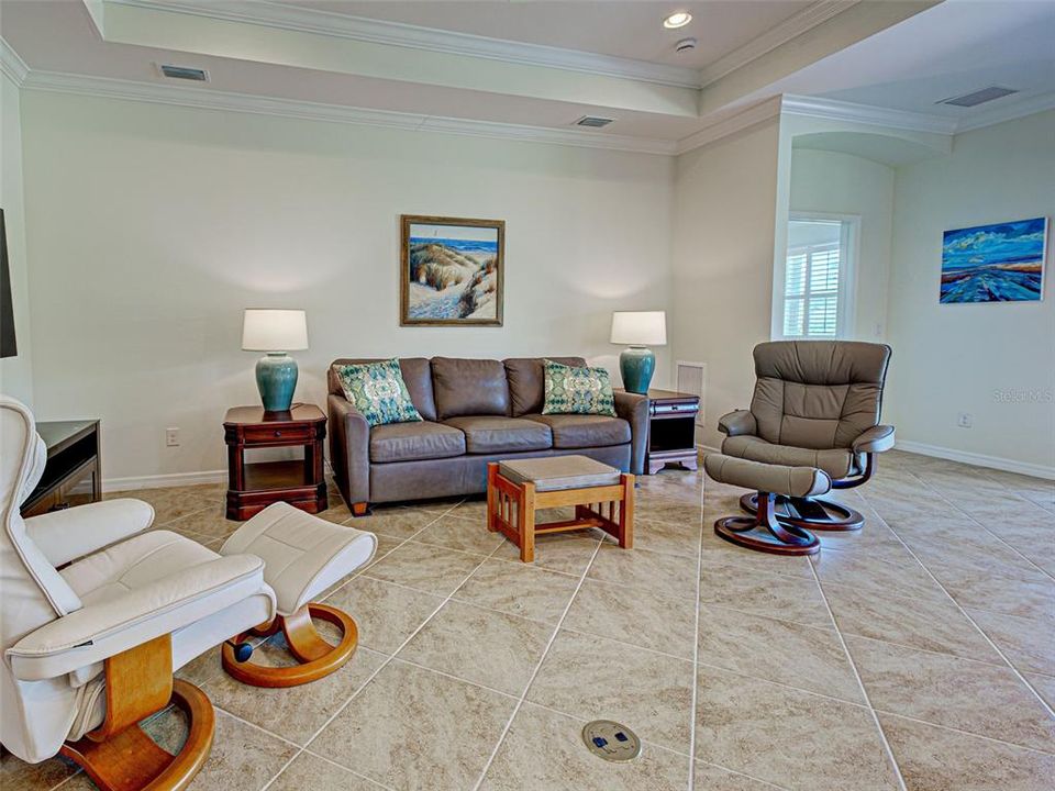 Active With Contract: $475,000 (3 beds, 2 baths, 1984 Square Feet)