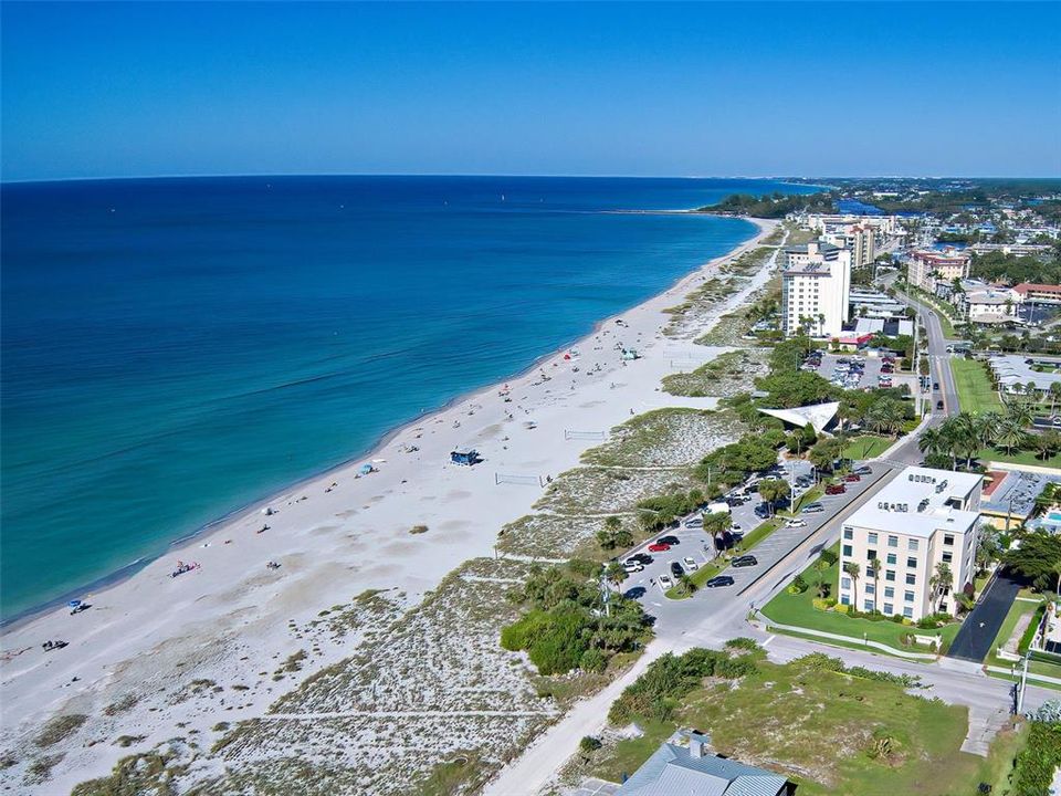 Active With Contract: $475,000 (3 beds, 2 baths, 1984 Square Feet)