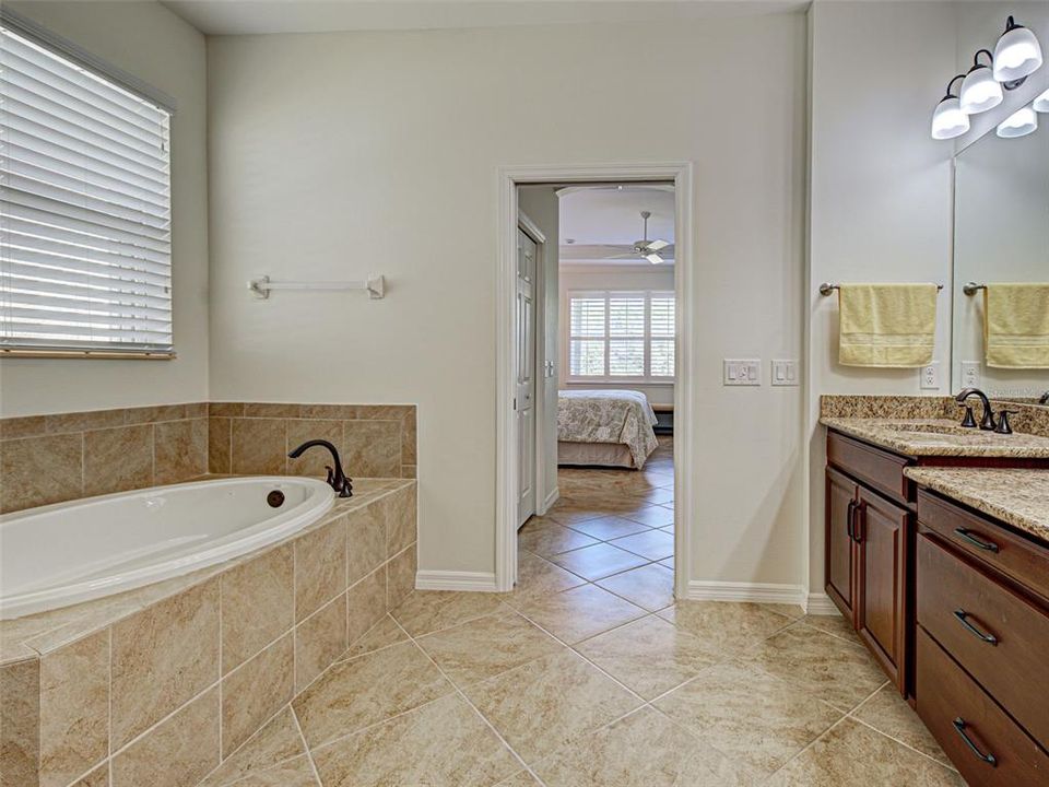 Active With Contract: $475,000 (3 beds, 2 baths, 1984 Square Feet)