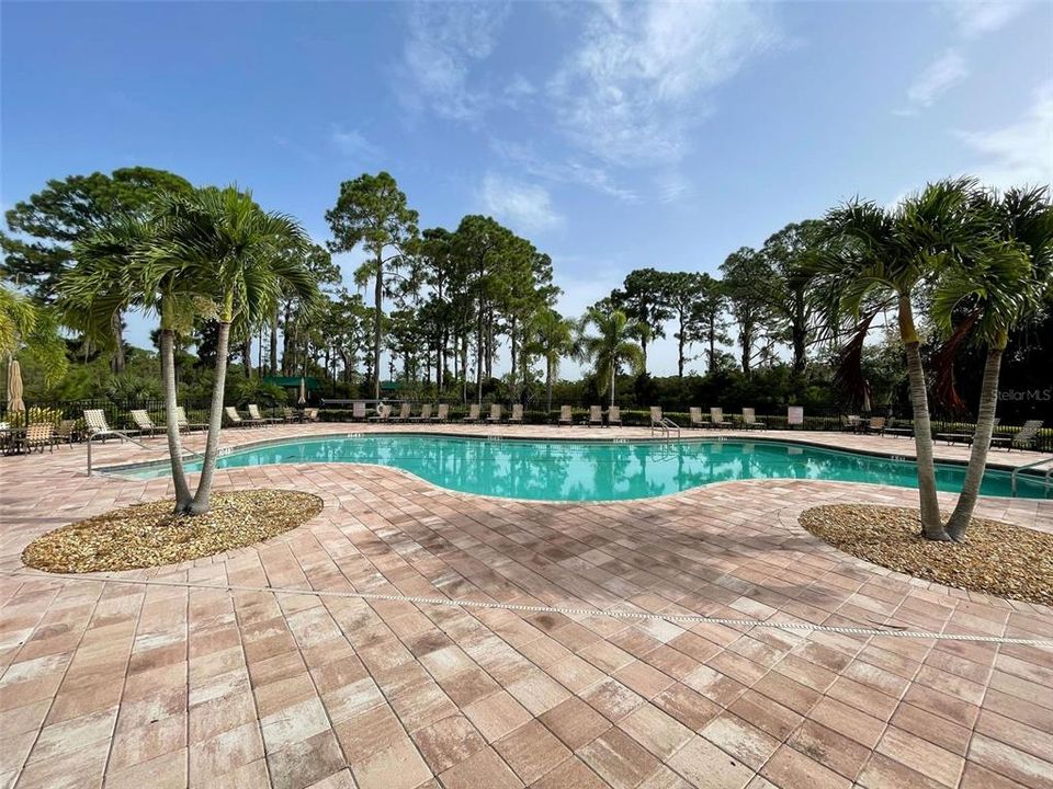 Active With Contract: $475,000 (3 beds, 2 baths, 1984 Square Feet)