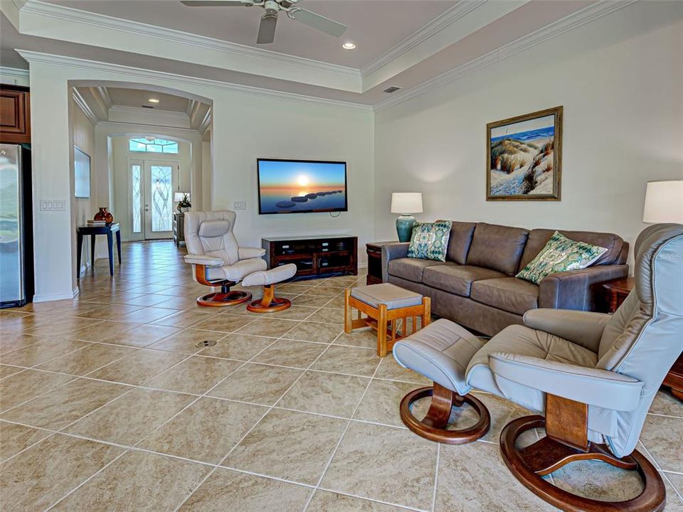 Active With Contract: $475,000 (3 beds, 2 baths, 1984 Square Feet)