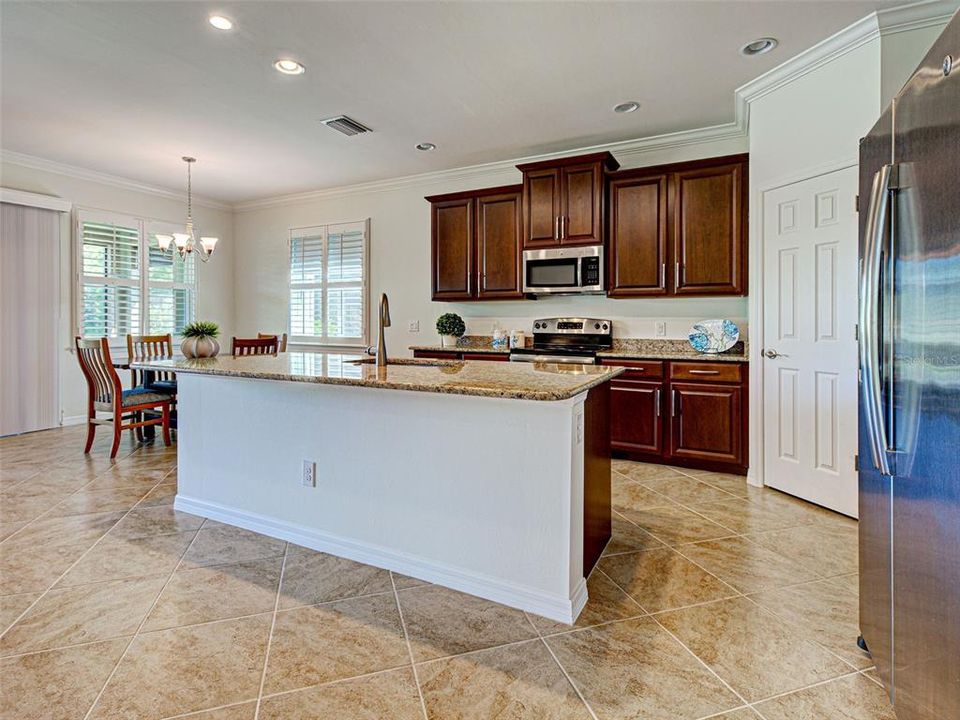 Active With Contract: $475,000 (3 beds, 2 baths, 1984 Square Feet)