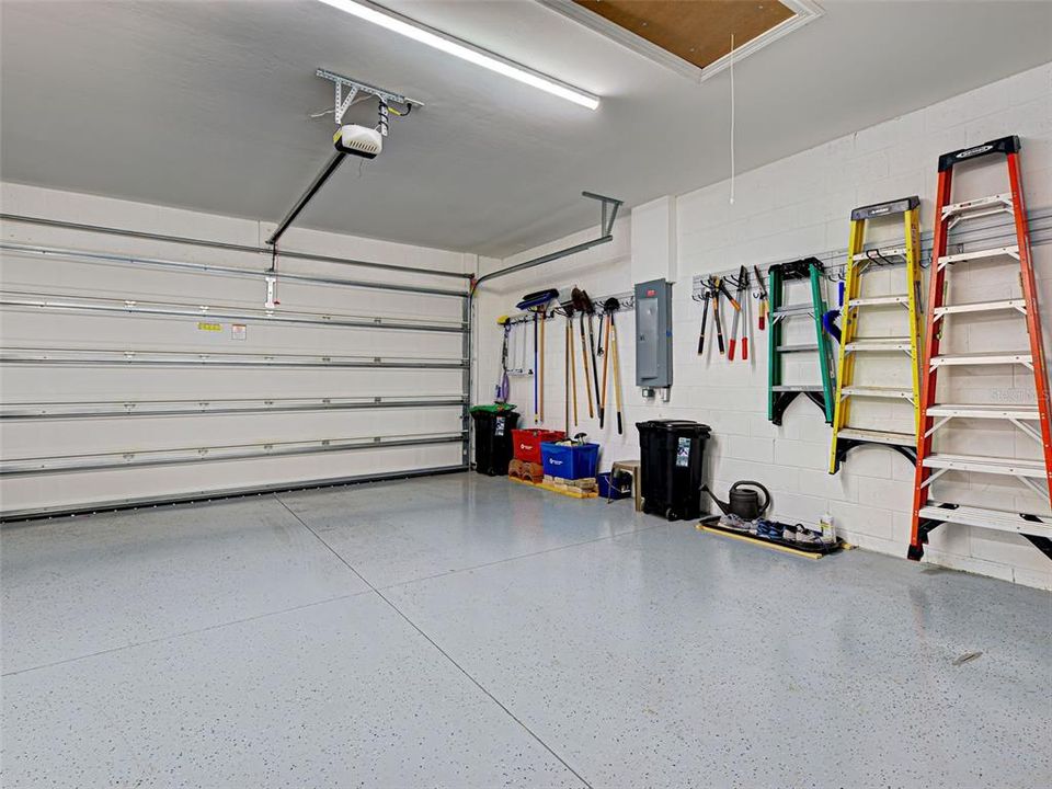 Active With Contract: $475,000 (3 beds, 2 baths, 1984 Square Feet)