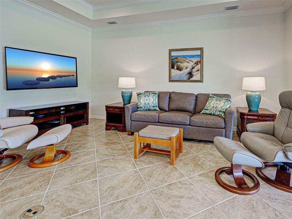 Active With Contract: $475,000 (3 beds, 2 baths, 1984 Square Feet)