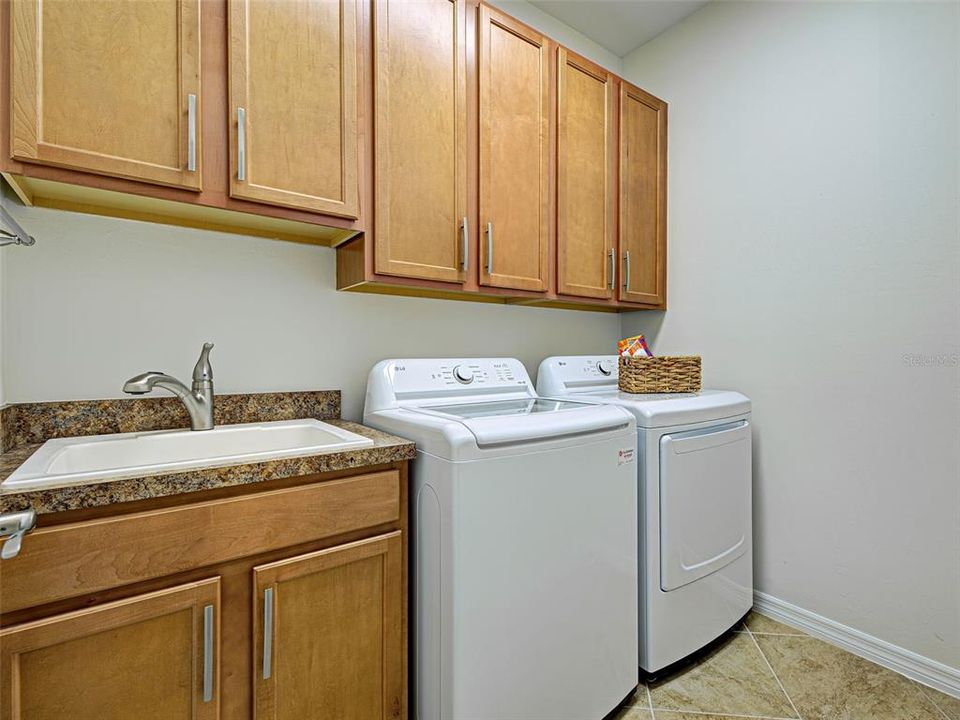 Active With Contract: $475,000 (3 beds, 2 baths, 1984 Square Feet)