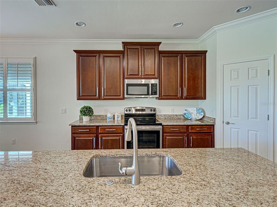 Active With Contract: $475,000 (3 beds, 2 baths, 1984 Square Feet)