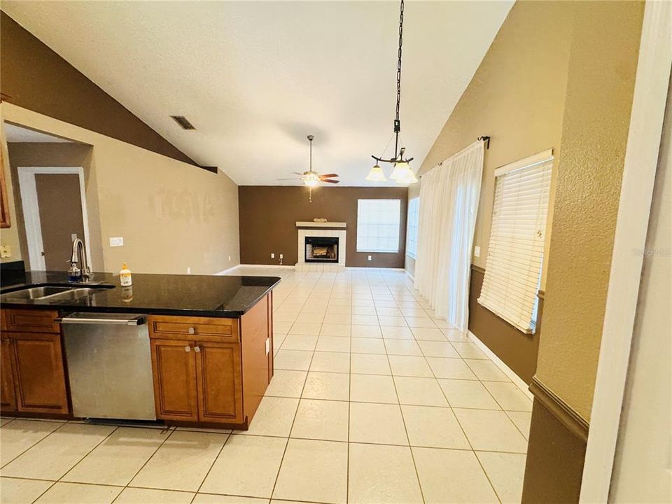 待售: $456,000 (3 贝兹, 2 浴室, 1813 平方英尺)