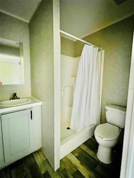 待售: $190,000 (2 贝兹, 2 浴室, 728 平方英尺)