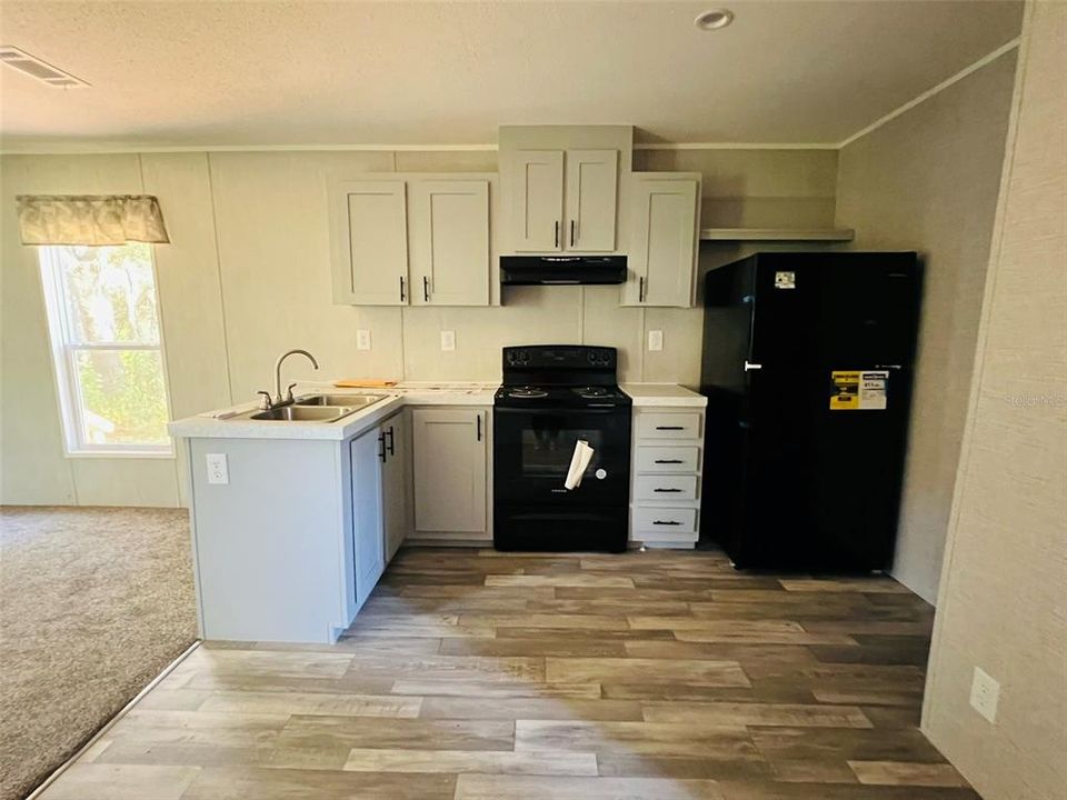 待售: $190,000 (2 贝兹, 2 浴室, 728 平方英尺)