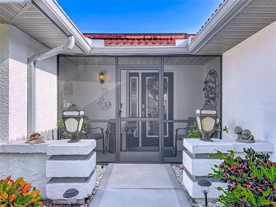 合同活跃: $333,999 (2 贝兹, 2 浴室, 1761 平方英尺)