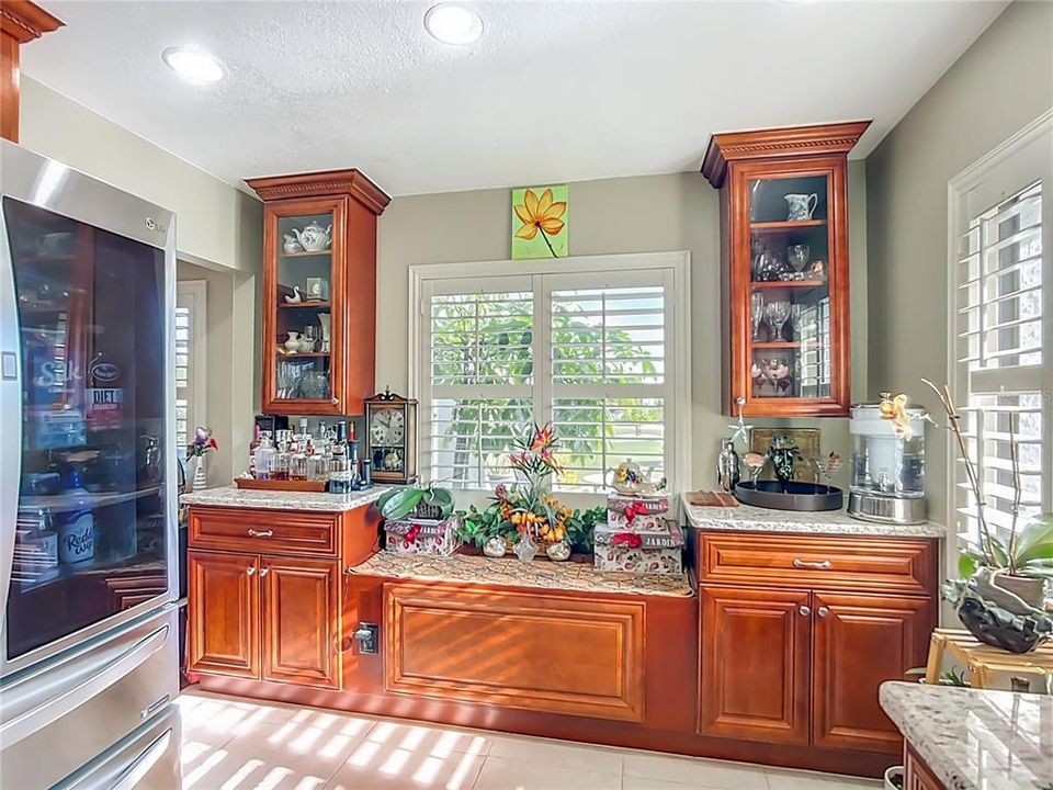 合同活跃: $333,999 (2 贝兹, 2 浴室, 1761 平方英尺)