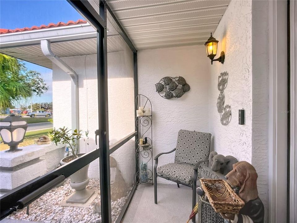 合同活跃: $333,999 (2 贝兹, 2 浴室, 1761 平方英尺)