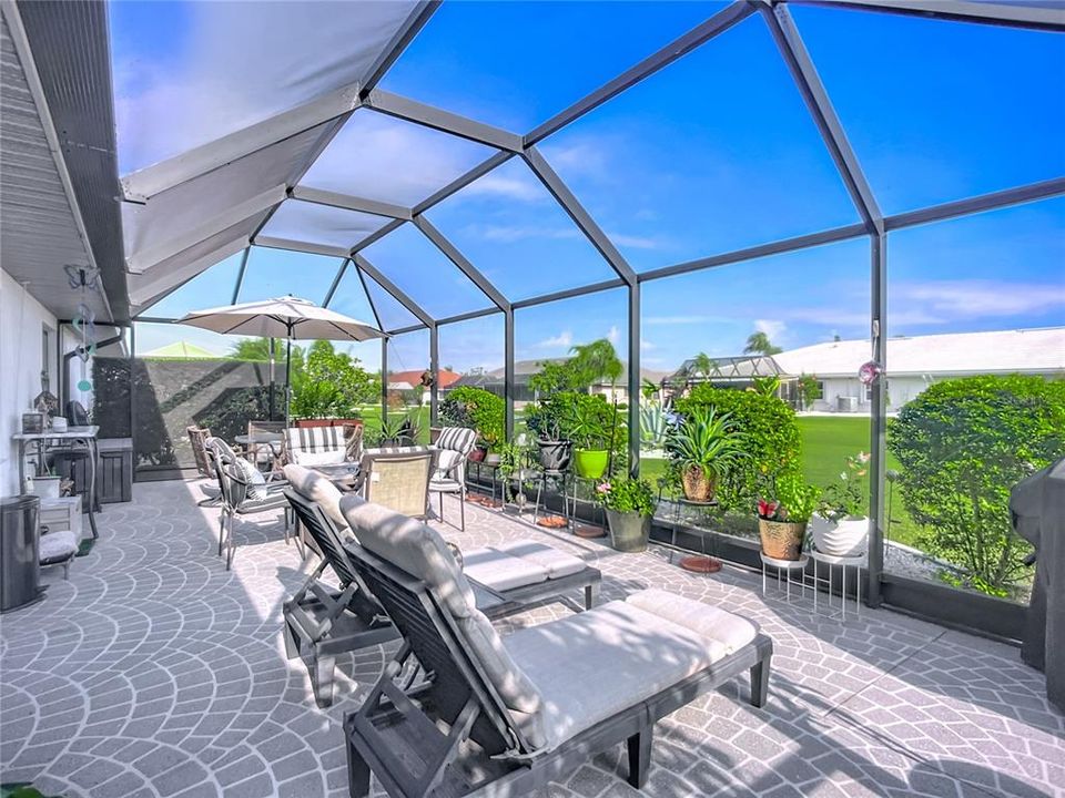 合同活跃: $333,999 (2 贝兹, 2 浴室, 1761 平方英尺)