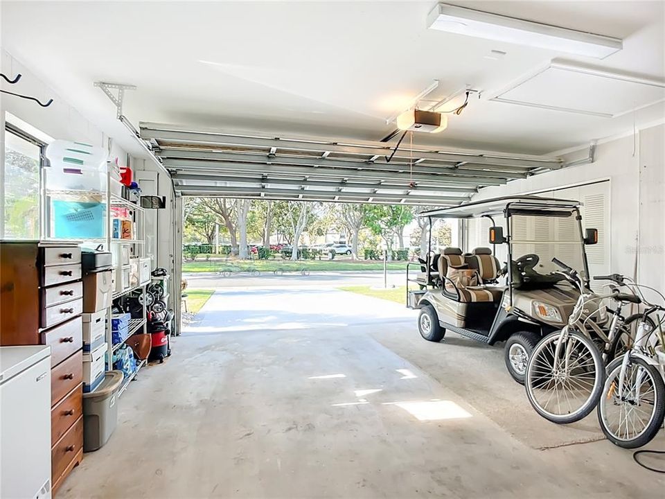 合同活跃: $333,999 (2 贝兹, 2 浴室, 1761 平方英尺)