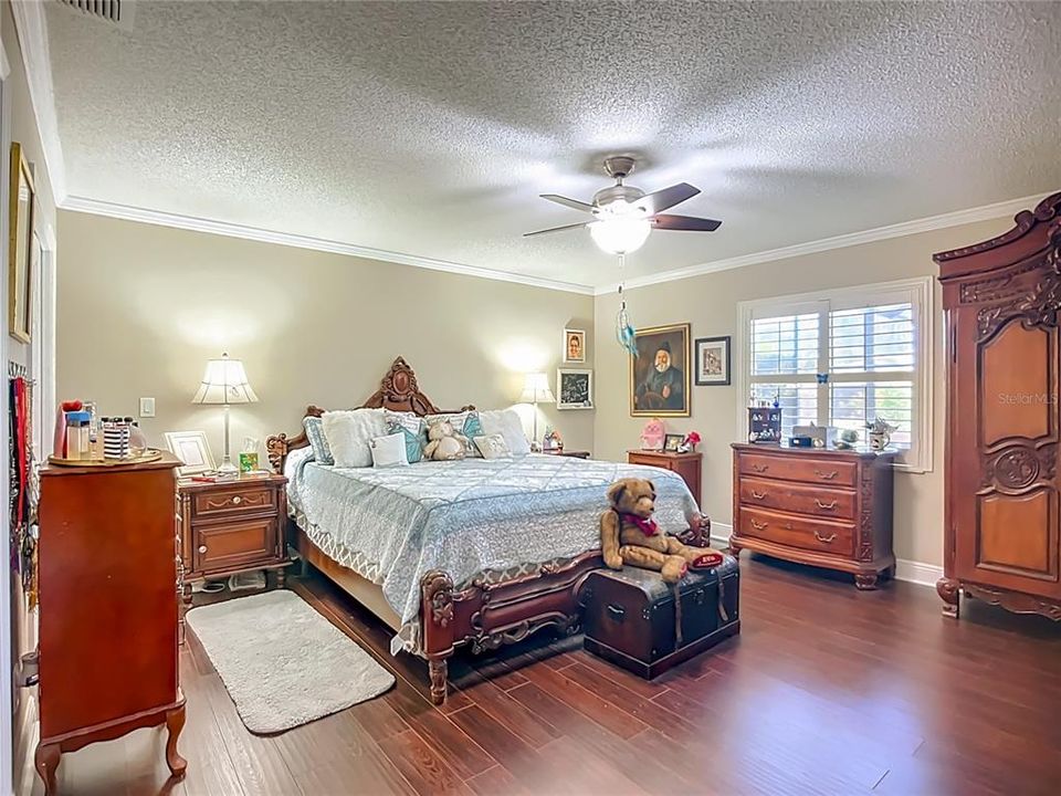 合同活跃: $333,999 (2 贝兹, 2 浴室, 1761 平方英尺)