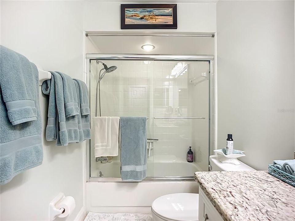 合同活跃: $333,999 (2 贝兹, 2 浴室, 1761 平方英尺)