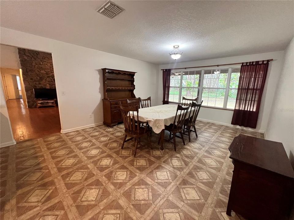 En Venta: $595,000 (3 camas, 2 baños, 2365 Pies cuadrados)