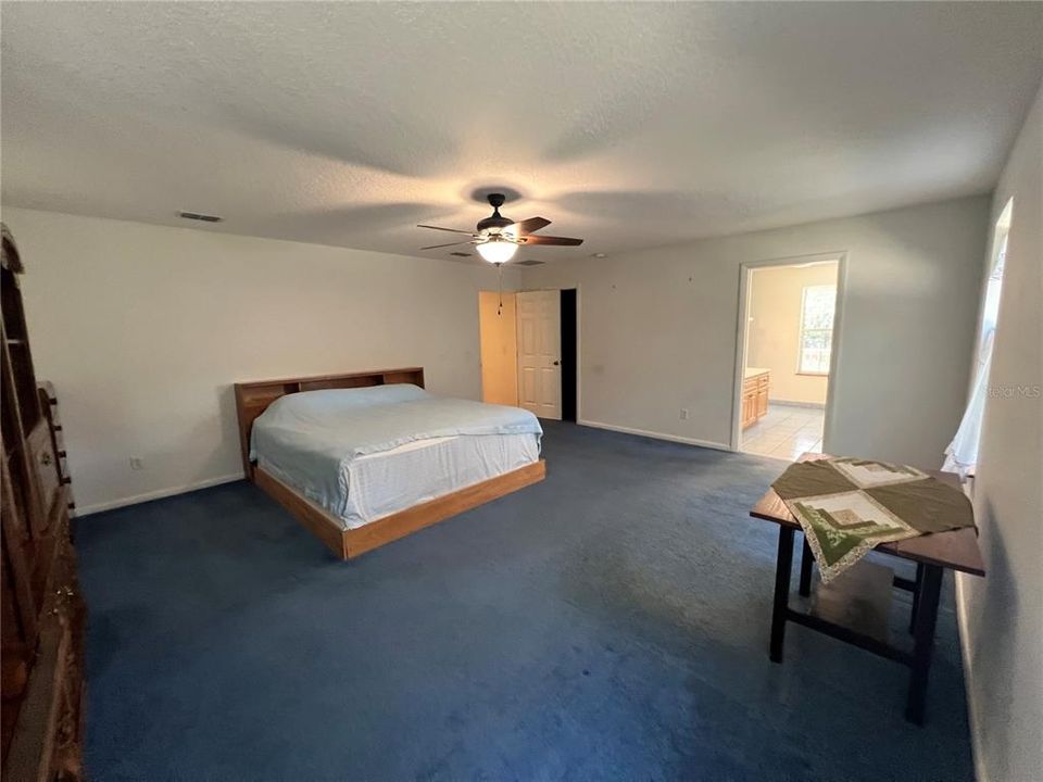 En Venta: $595,000 (3 camas, 2 baños, 2365 Pies cuadrados)