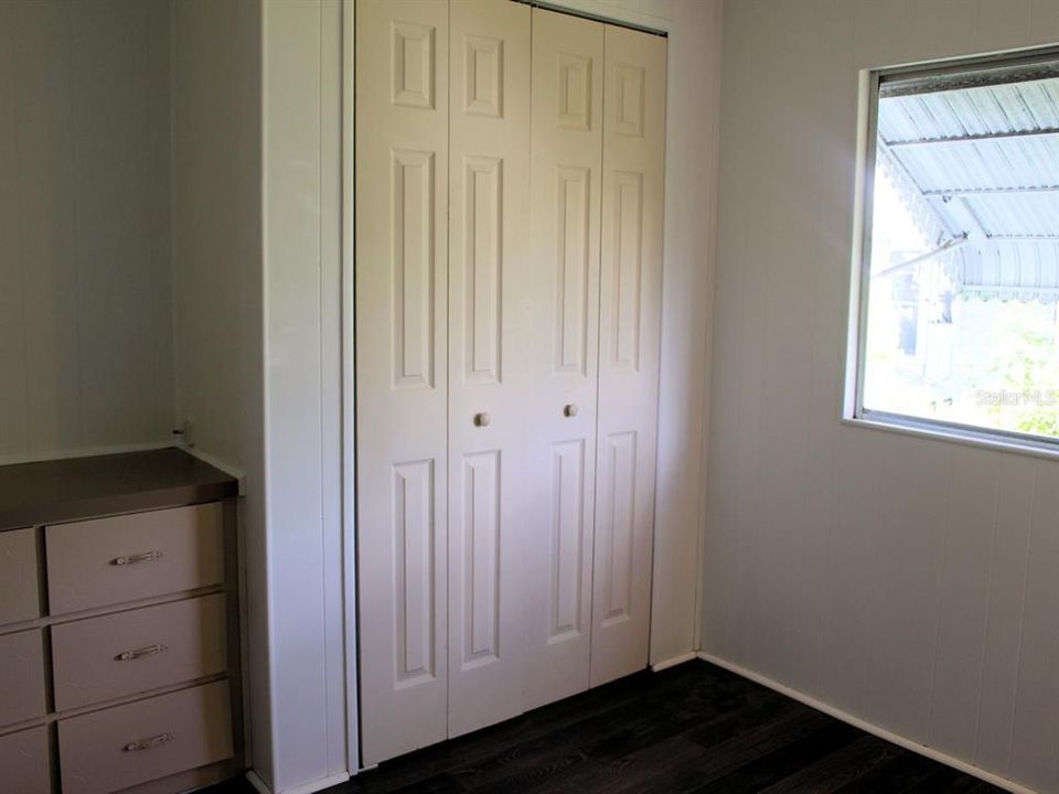 合同活跃: $77,000 (2 贝兹, 2 浴室, 952 平方英尺)