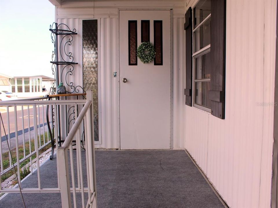 合同活跃: $77,000 (2 贝兹, 2 浴室, 952 平方英尺)