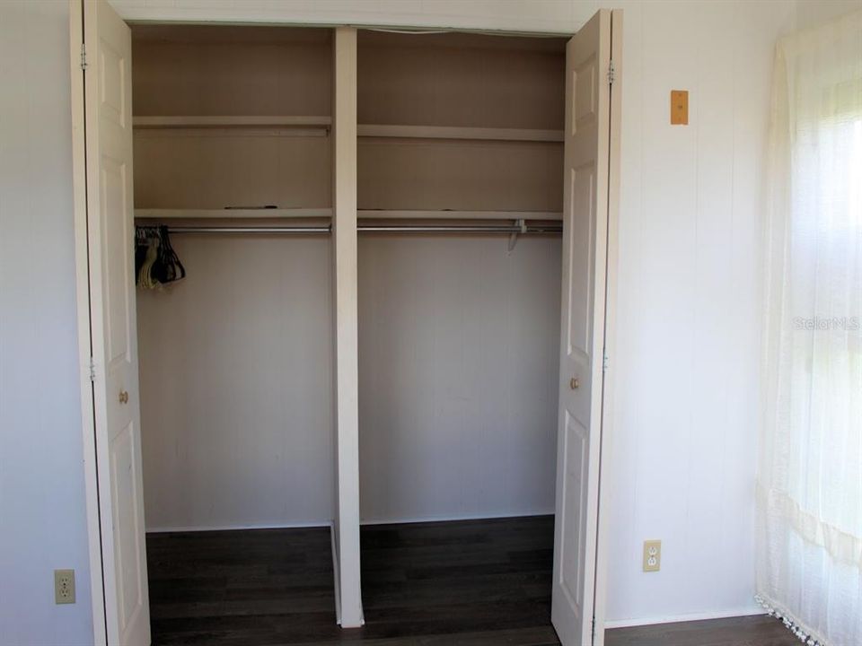 合同活跃: $77,000 (2 贝兹, 2 浴室, 952 平方英尺)