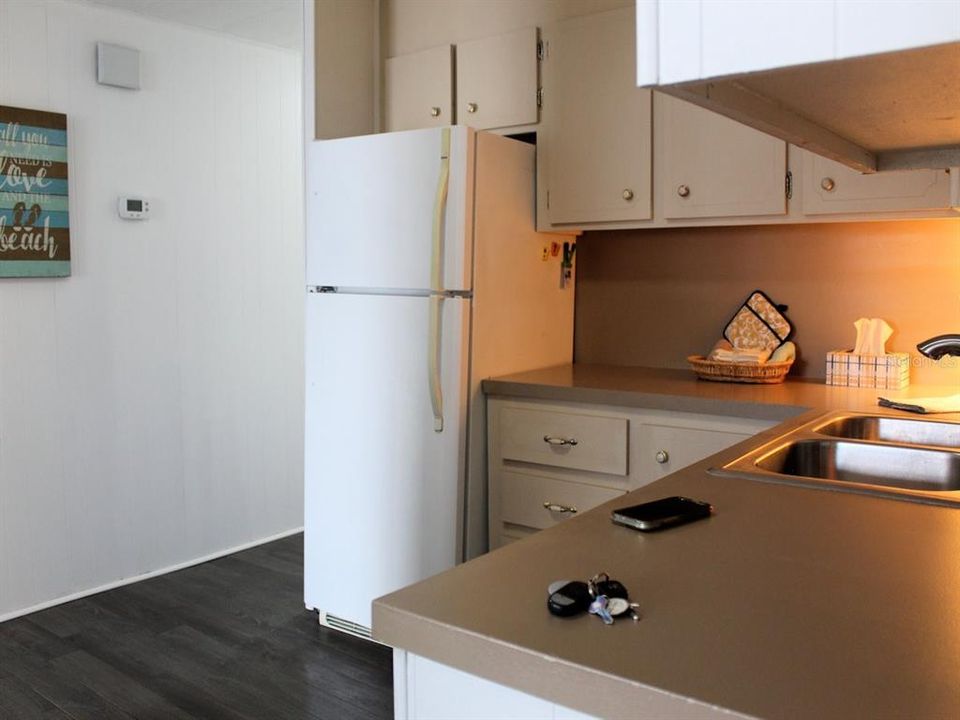 合同活跃: $77,000 (2 贝兹, 2 浴室, 952 平方英尺)