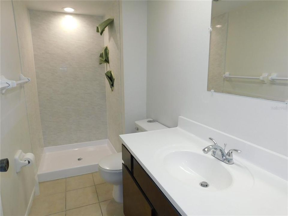 出租: $1,690 (2 贝兹, 2 浴室, 879 平方英尺)