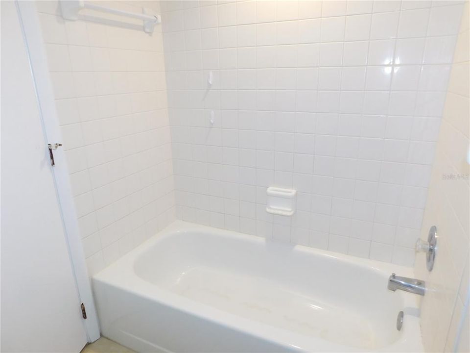 出租: $1,690 (2 贝兹, 2 浴室, 879 平方英尺)