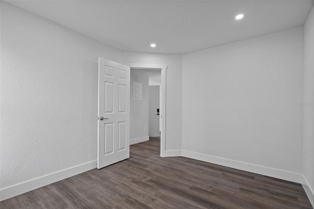 For Sale: $280,000 (3 beds, 2 baths, 1070 Square Feet)