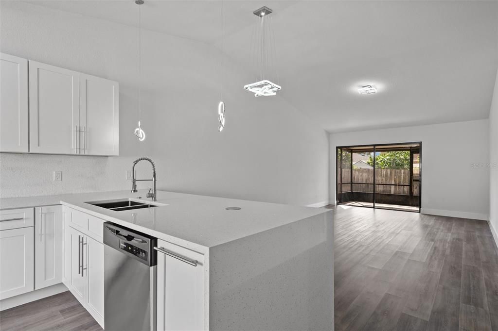 For Sale: $280,000 (3 beds, 2 baths, 1070 Square Feet)