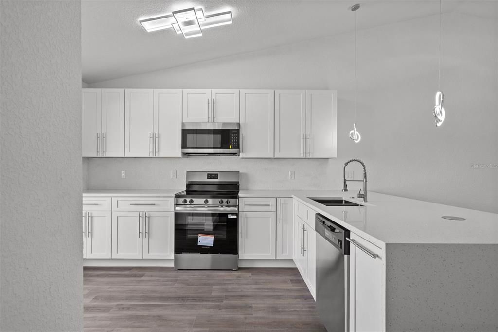 For Sale: $280,000 (3 beds, 2 baths, 1070 Square Feet)