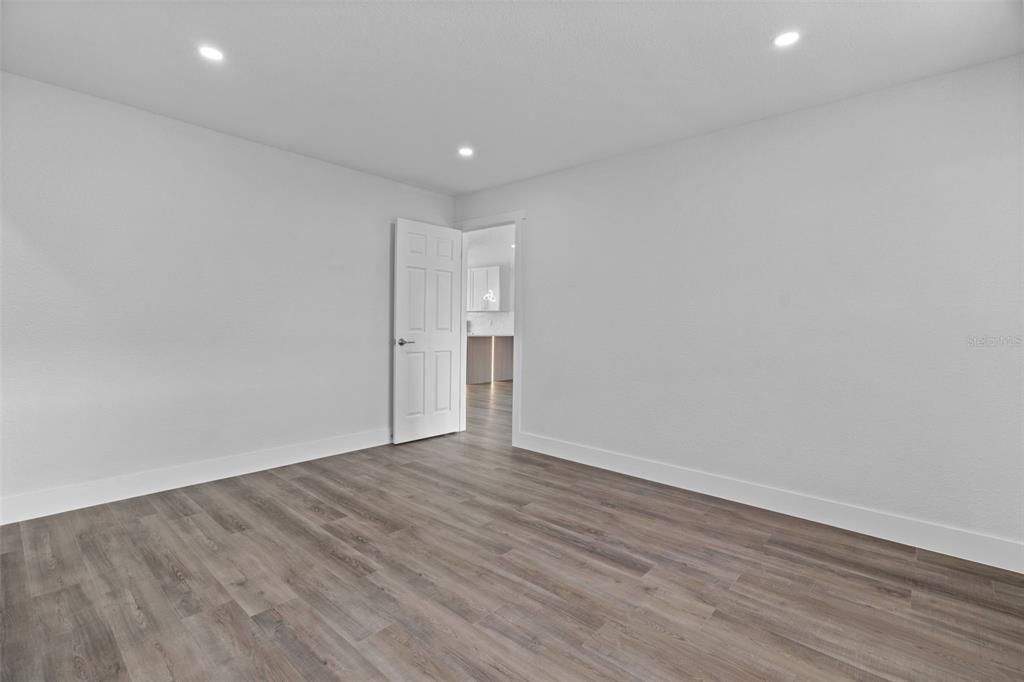 For Sale: $280,000 (3 beds, 2 baths, 1070 Square Feet)