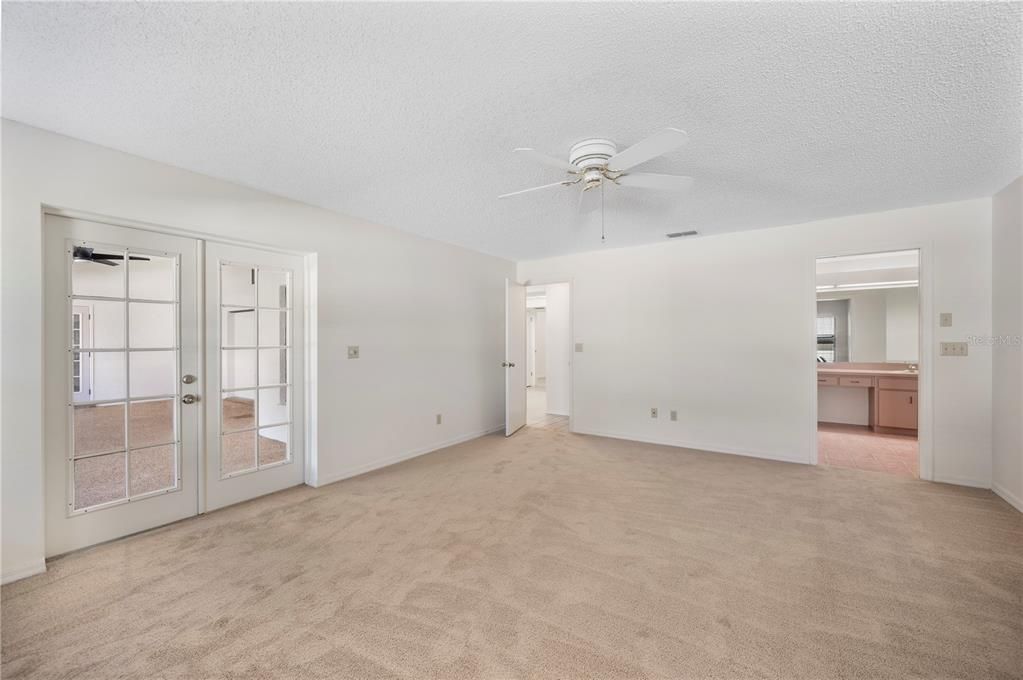 For Sale: $425,000 (3 beds, 2 baths, 2562 Square Feet)