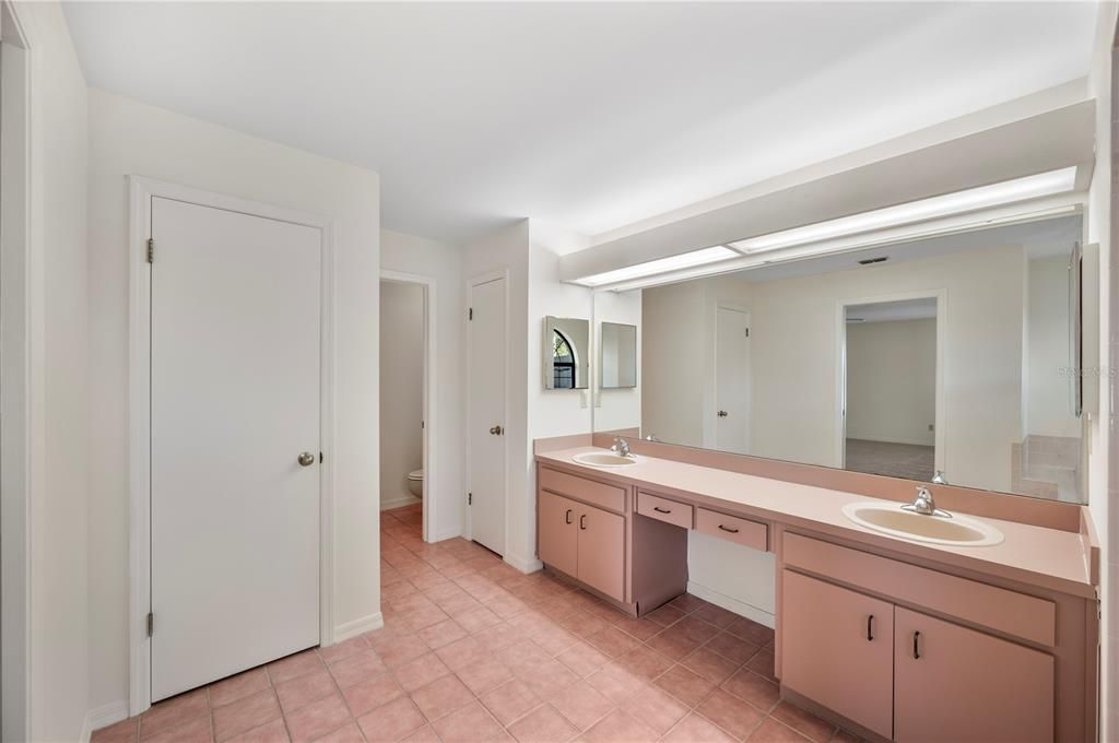 For Sale: $425,000 (3 beds, 2 baths, 2562 Square Feet)