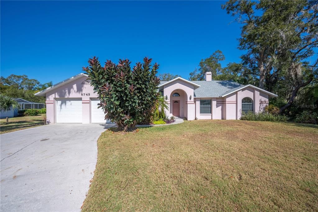 For Sale: $425,000 (3 beds, 2 baths, 2562 Square Feet)