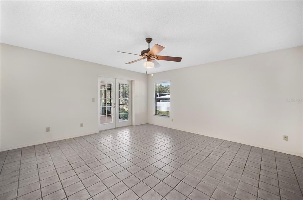 For Sale: $425,000 (3 beds, 2 baths, 2562 Square Feet)