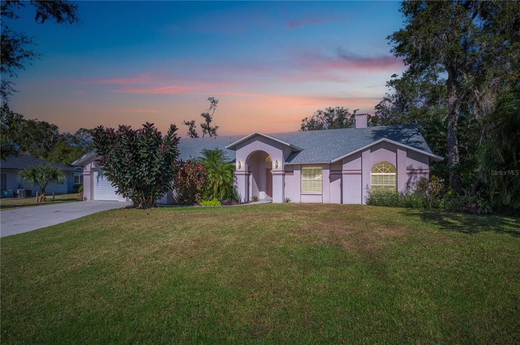 For Sale: $425,000 (3 beds, 2 baths, 2562 Square Feet)