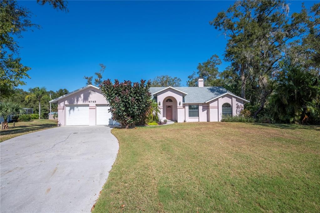 For Sale: $425,000 (3 beds, 2 baths, 2562 Square Feet)