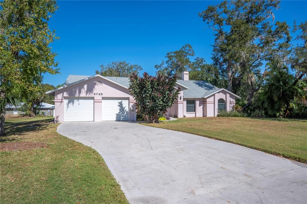 For Sale: $425,000 (3 beds, 2 baths, 2562 Square Feet)