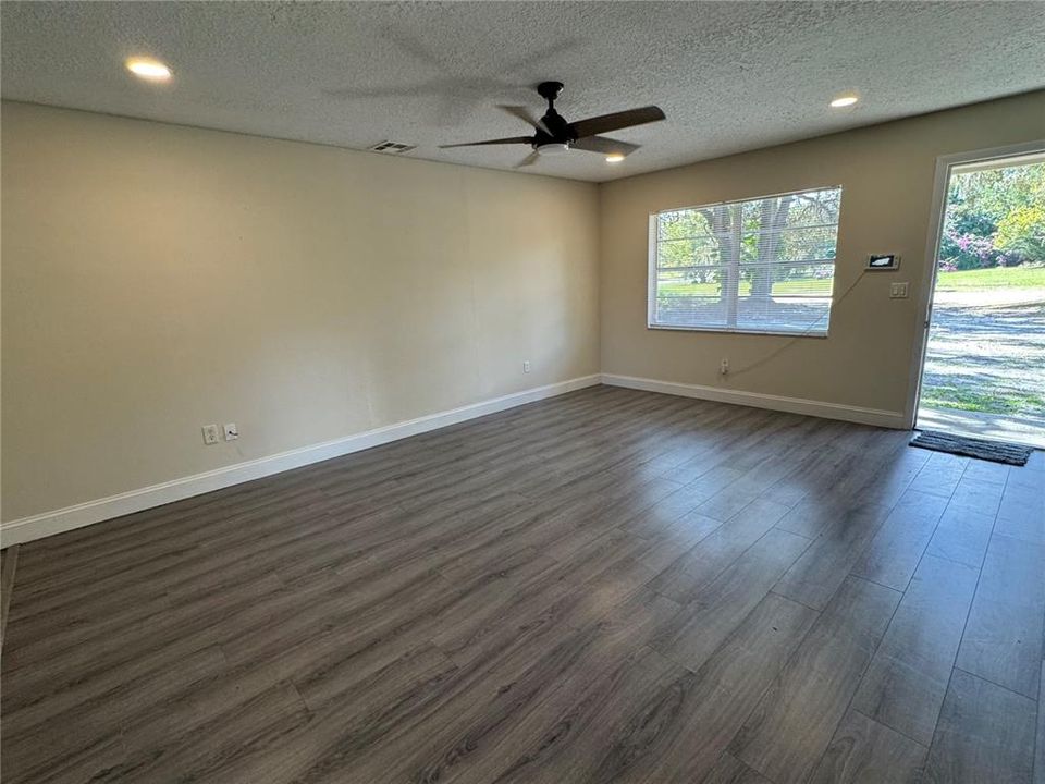 Active With Contract: $295,000 (3 beds, 2 baths, 1064 Square Feet)